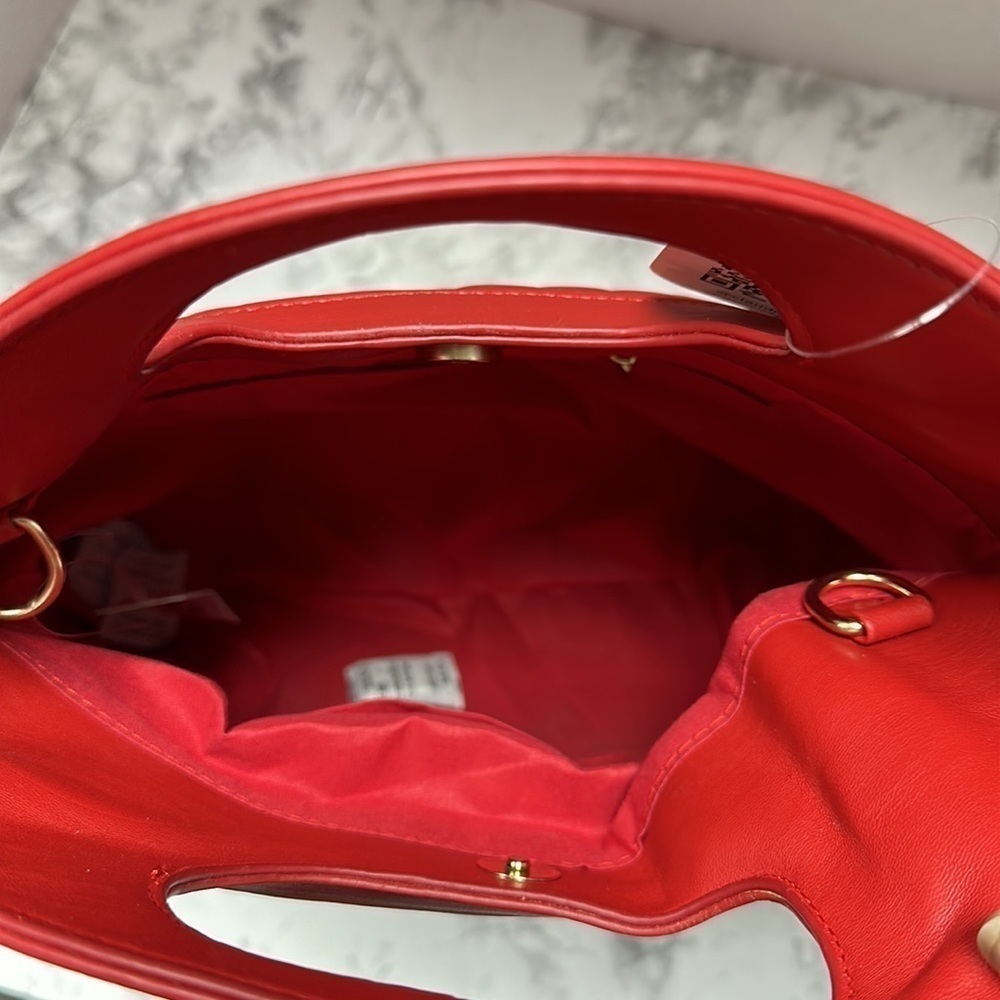 Red Handbag. NEW - Picture 4 of 5